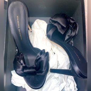 giuseppe zanotti 7.5 black sandal heels